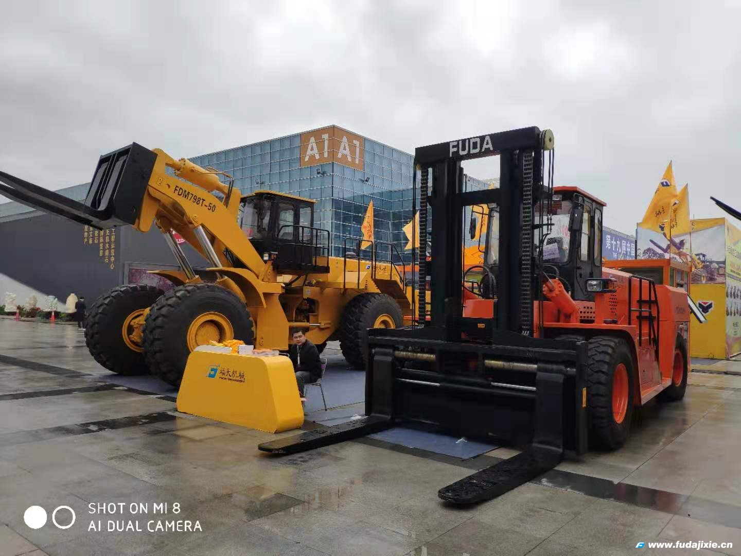 乐动平台网站登录入口50吨叉装车亮相2019年厦门乐动(中国)