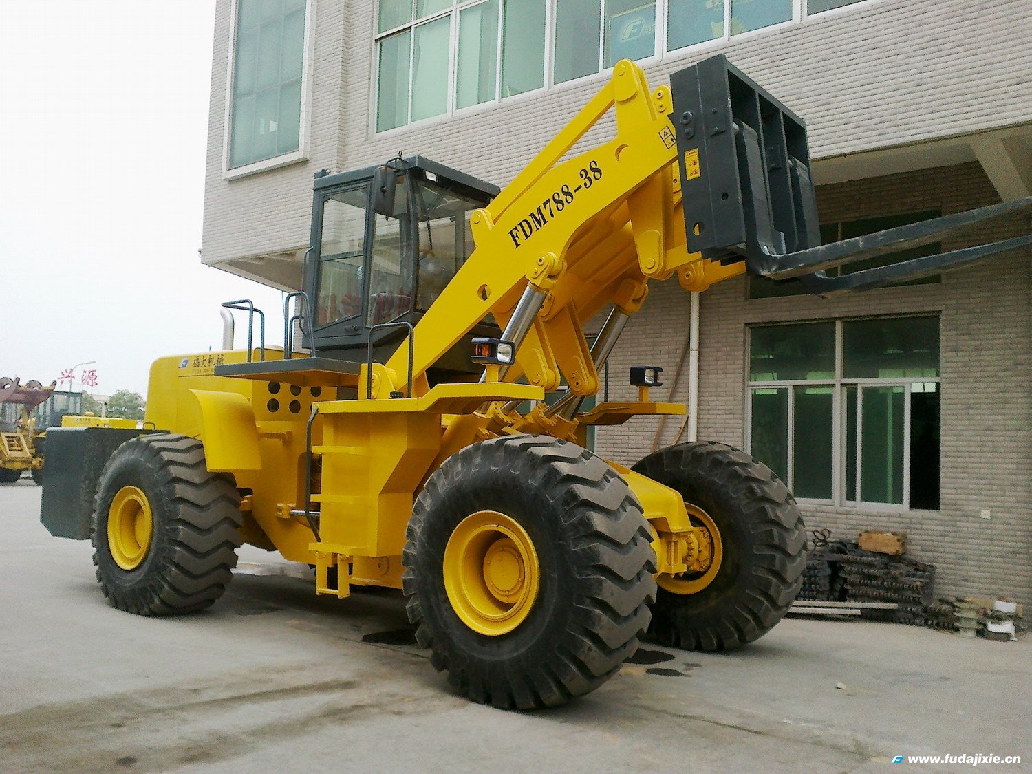 乐动平台网站登录入口38吨叉装车FDM788-38